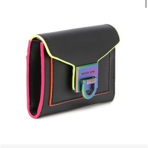 ISO Michael Kors Manhattan wallet